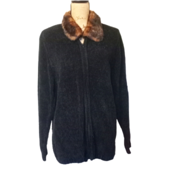 • A Little Extra Spice Sweater w Faux Fur Collar • - Picture 1 of 7